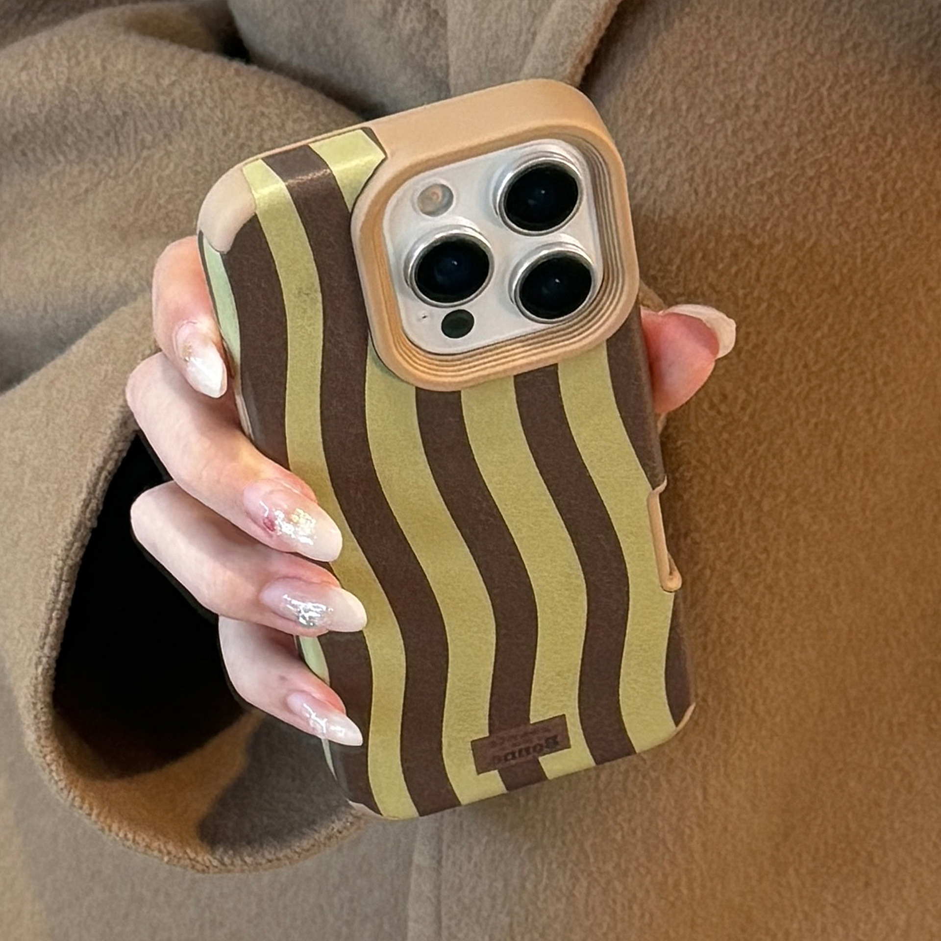 Vintage Wavy Striped Leather T – обзор и цена Phone Cases Vintage