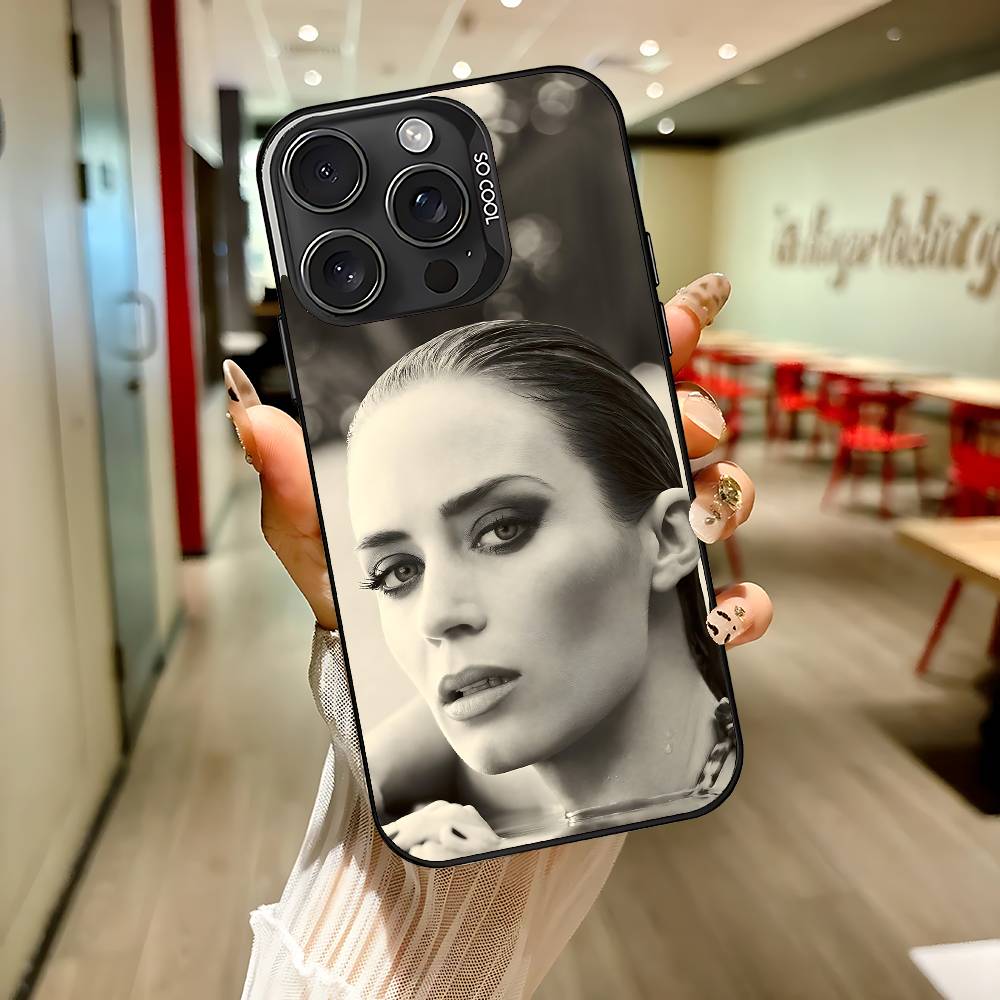 Singer E-Emily B-Blunt Phone C – обзор и цена Phone Cases Blunt
