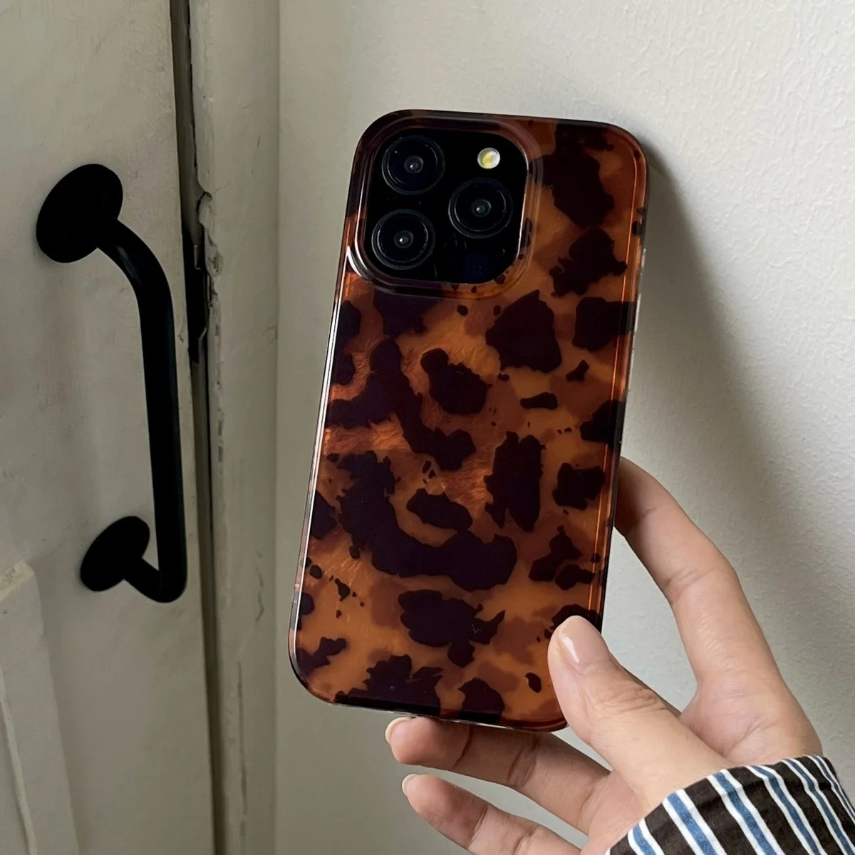 Retro Amber Texture Laser Phon – обзор и цена Phone Cases Like Loopy
